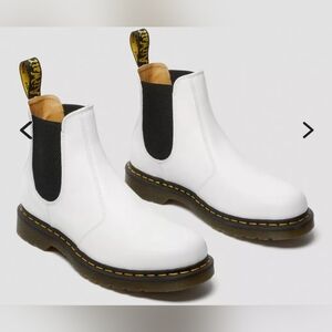 Dr. Martens 2976 Yellow Stitch Smooth Leather Chelsea Boots (NWT)